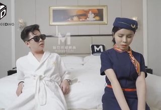 Nữ tiếp viên hàng không và bí mật tình ái đầy cám dỗ